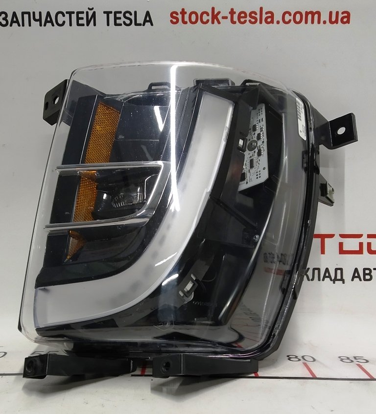 1 Venstre tåkelys UP-LEVEL Tesla Model X 1034326-00-C